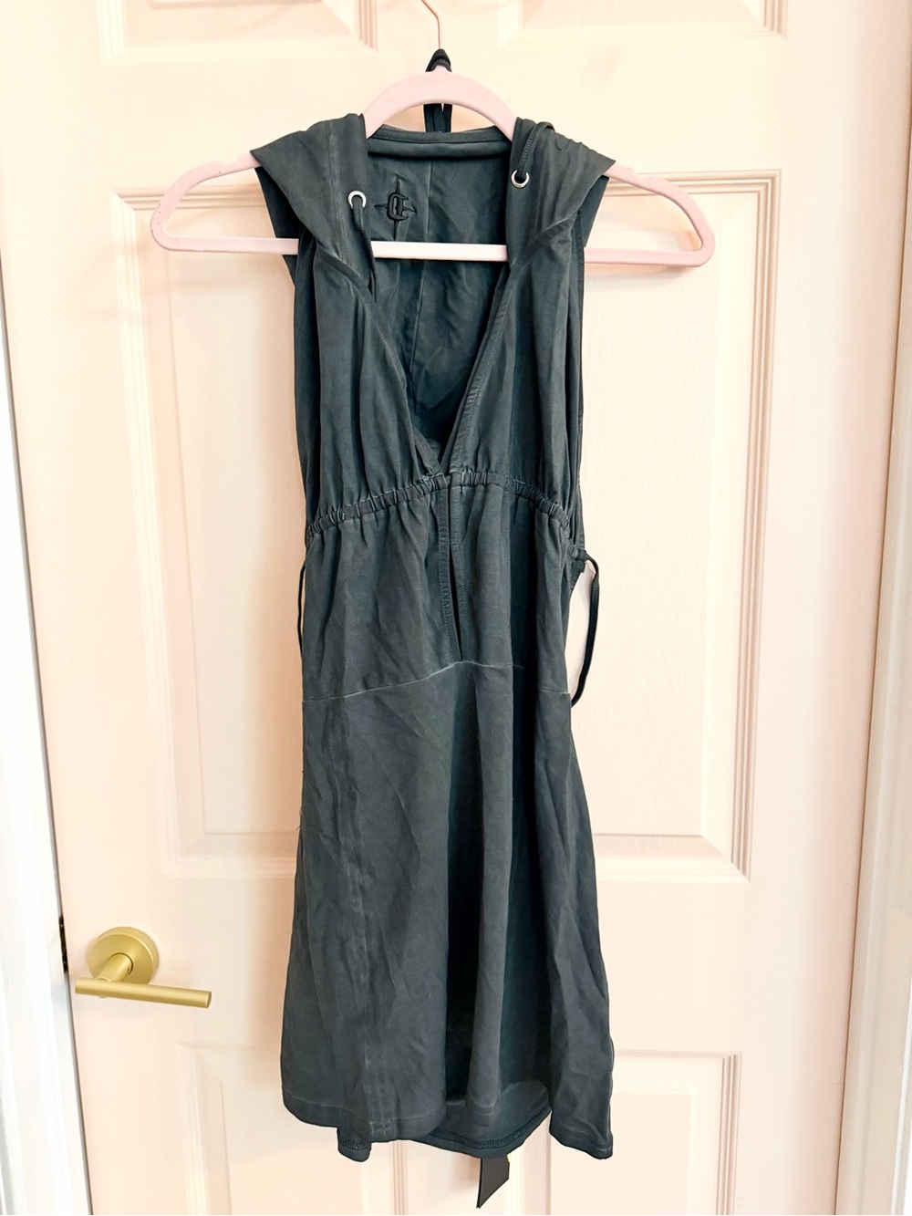 NWT hooded halter Darker wavs dress